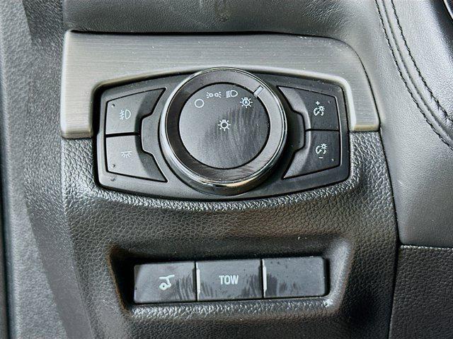 Photo of 2018 White Platinum Metallic Tri-Coat Ford Explorer