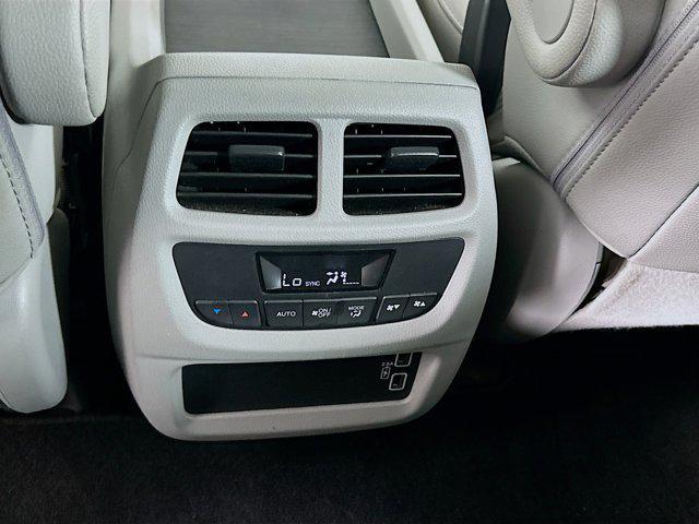 Photo of 2022 Lunar Silver Metallic Honda Pilot