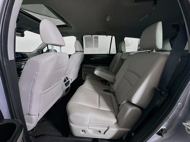 Photo of 2022 Lunar Silver Metallic Honda Pilot