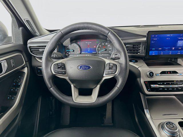 Photo of 2024 Carbonized Gray Metallic Ford Explorer
