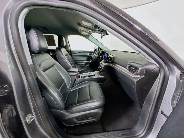 Photo of 2024 Carbonized Gray Metallic Ford Explorer