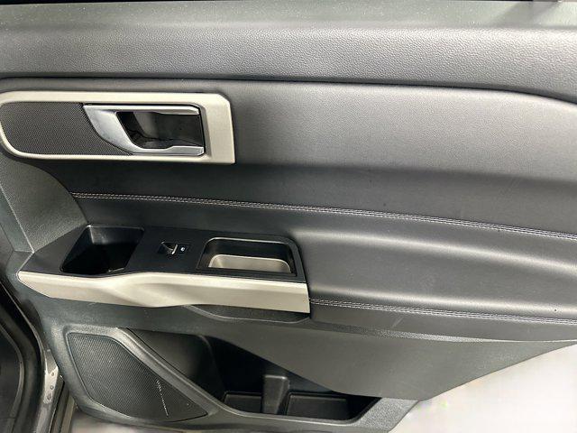 Photo of 2024 Carbonized Gray Metallic Ford Explorer
