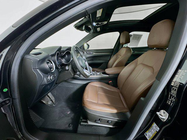Photo of 2022 Vulcano Black Metallic Alfa Romeo Stelvio