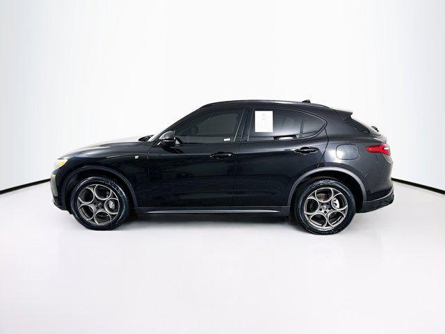 Photo of 2022 Vulcano Black Metallic Alfa Romeo Stelvio