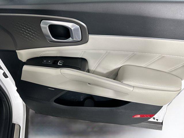 Photo of 2023 Glacial White Pearl Kia Sorento