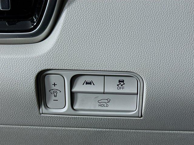 Photo of 2023 Glacial White Pearl Kia Sorento