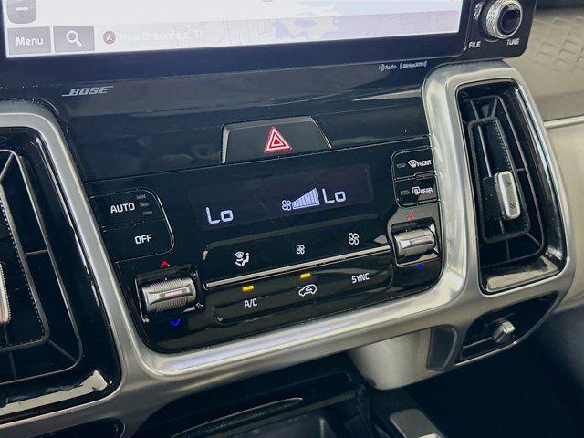 Photo of 2023 Glacial White Pearl Kia Sorento