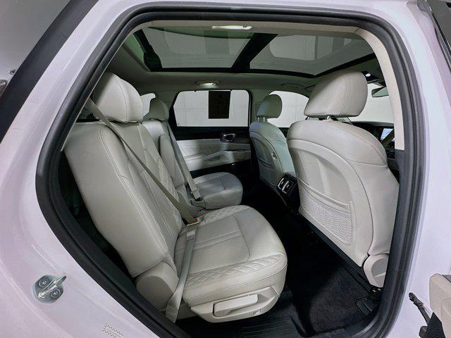 Photo of 2023 Glacial White Pearl Kia Sorento