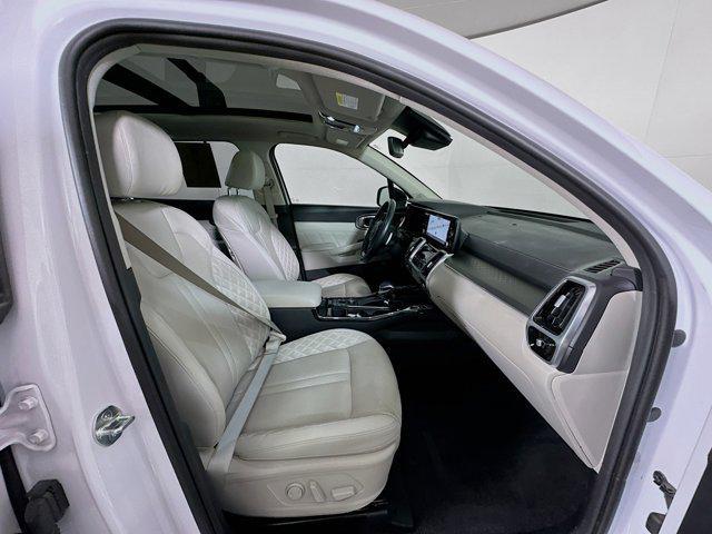 Photo of 2023 Glacial White Pearl Kia Sorento