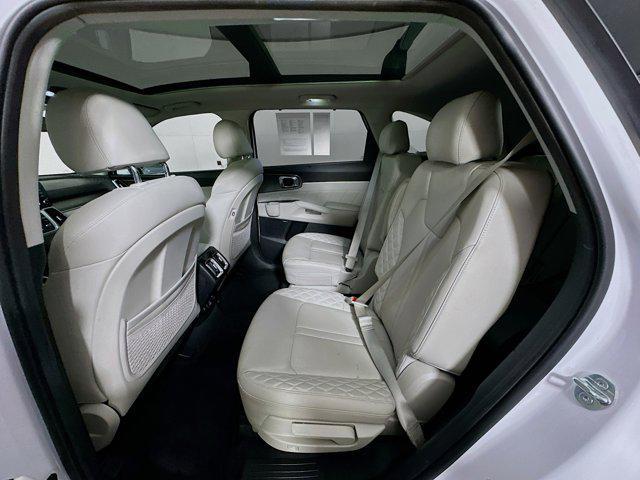 Photo of 2023 Glacial White Pearl Kia Sorento