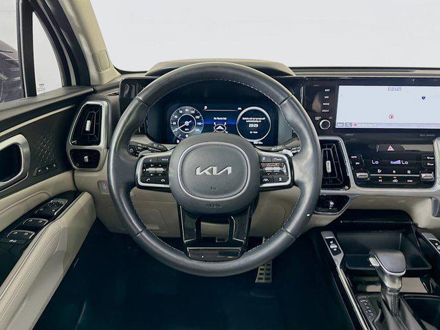 Photo of 2023 Glacial White Pearl Kia Sorento