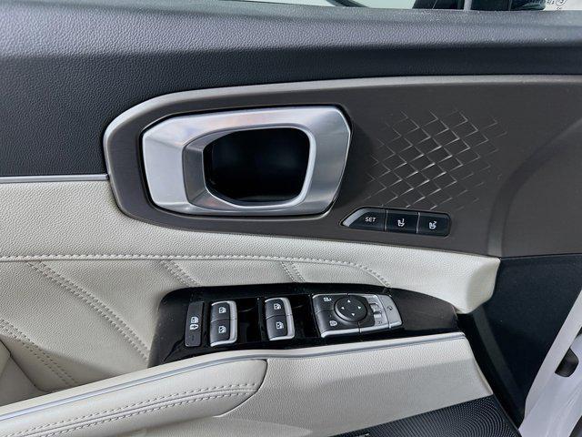Photo of 2023 Glacial White Pearl Kia Sorento