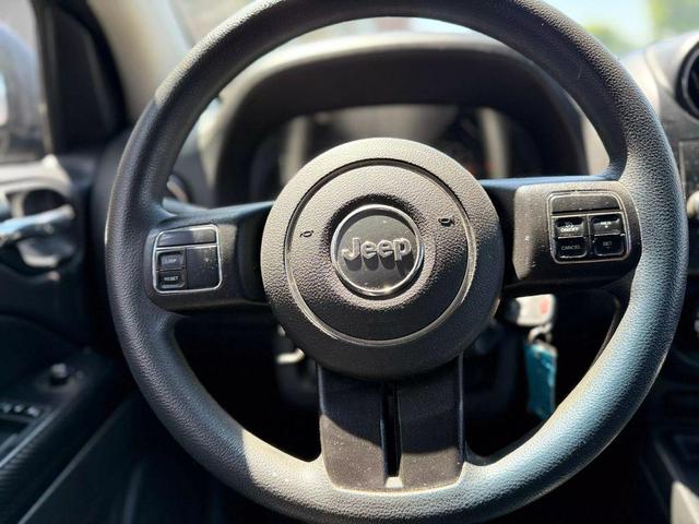 Photo of 2016 Granite Crystal Metallic Clearcoat Jeep Compass