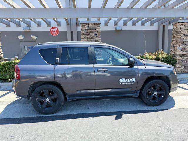 Photo of 2016 Granite Crystal Metallic Clearcoat Jeep Compass