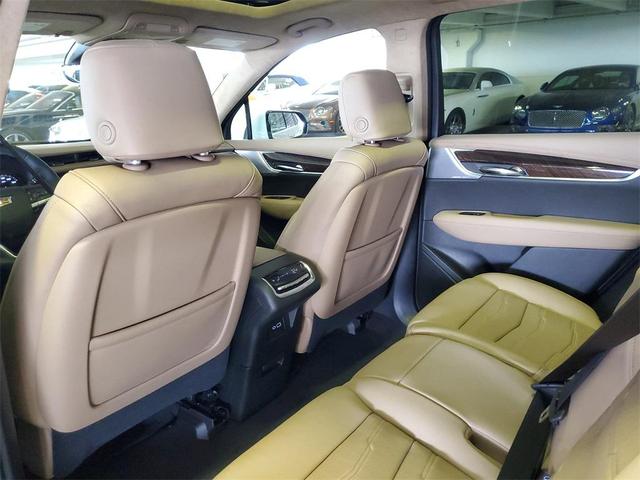 Photo of 2025 Crystal White Tricoat Cadillac XT6