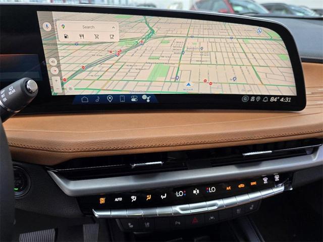 Photo of 2024 Crystal White Tricoat Cadillac XT4
