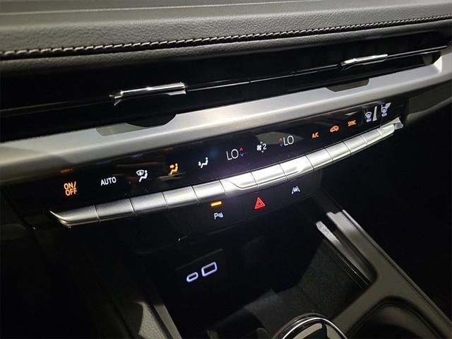 Photo of 2024 Emerald Lake Metallic Cadillac XT4