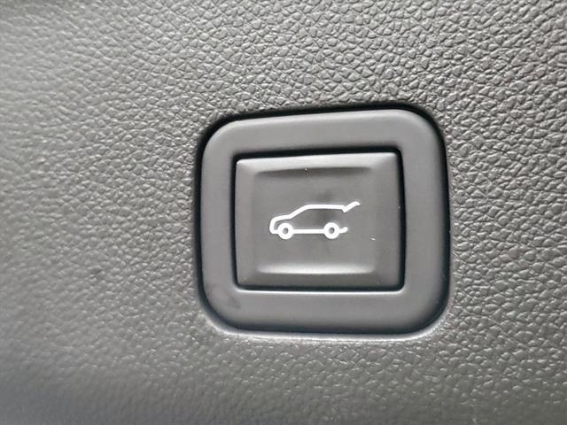 Photo of 2023 Crystal White Tricoat Cadillac Escalade ESV