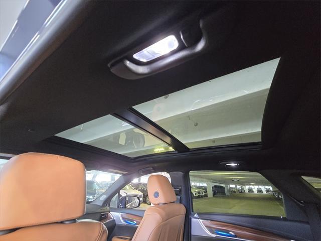 Photo of 2025 Crystal White Tricoat Cadillac XT5