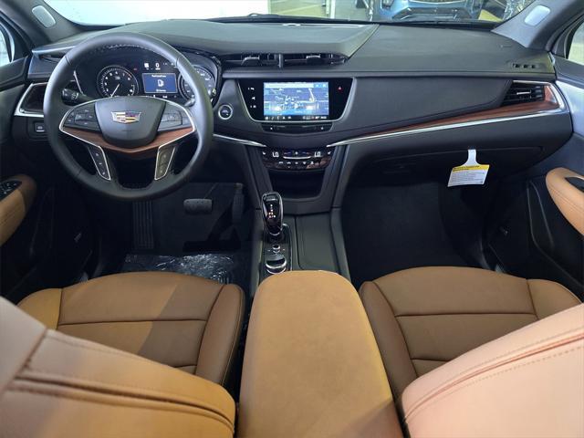 Photo of 2025 Crystal White Tricoat Cadillac XT5