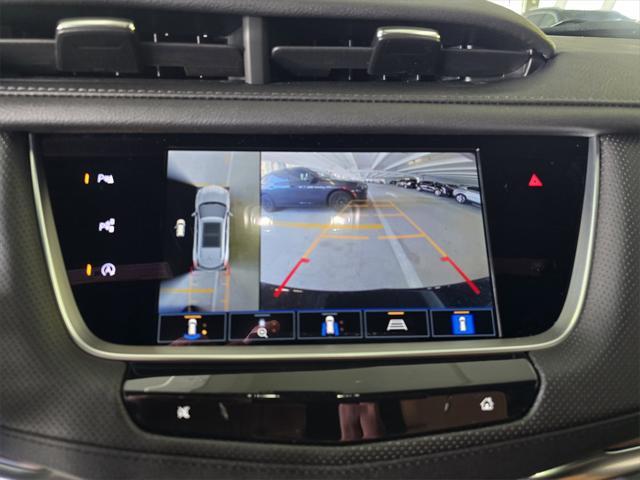Photo of 2025 Crystal White Tricoat Cadillac XT5