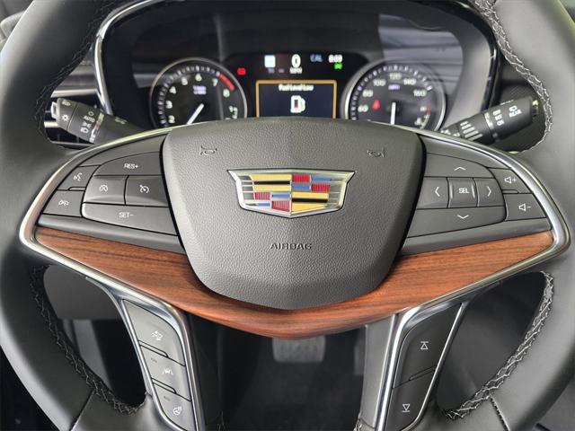 Photo of 2025 Crystal White Tricoat Cadillac XT5