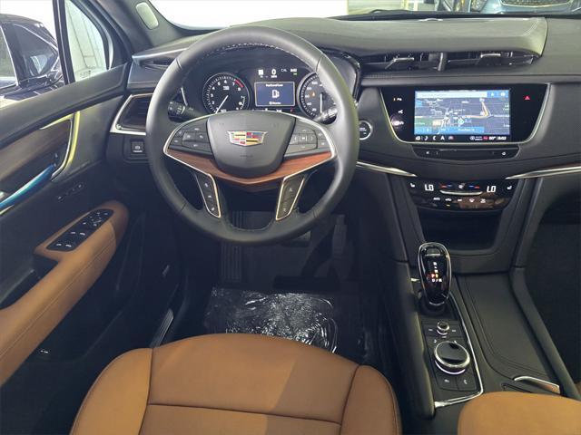 Photo of 2025 Crystal White Tricoat Cadillac XT5