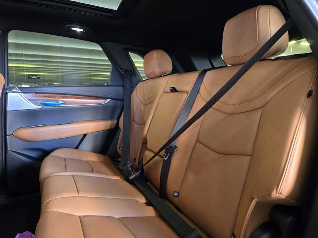 Photo of 2025 Crystal White Tricoat Cadillac XT5