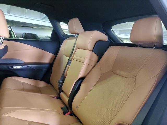 Photo of 2023 Ultra White Lexus RX 350