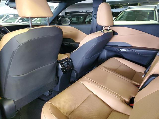 Photo of 2023 Ultra White Lexus RX 350