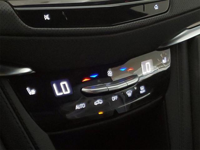 Photo of 2025 Crystal White Tricoat Cadillac XT5