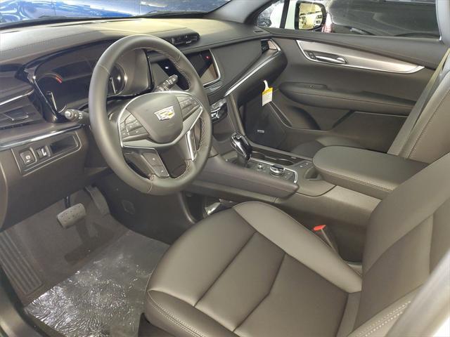Photo of 2025 Crystal White Tricoat Cadillac XT5
