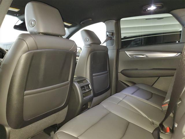 Photo of 2025 Crystal White Tricoat Cadillac XT5
