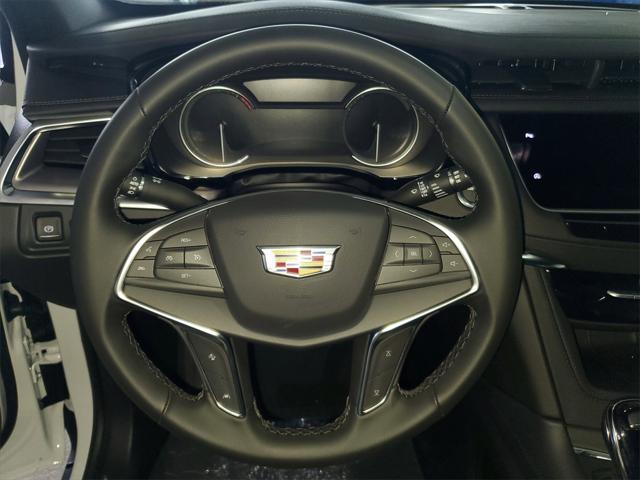 Photo of 2025 Crystal White Tricoat Cadillac XT5