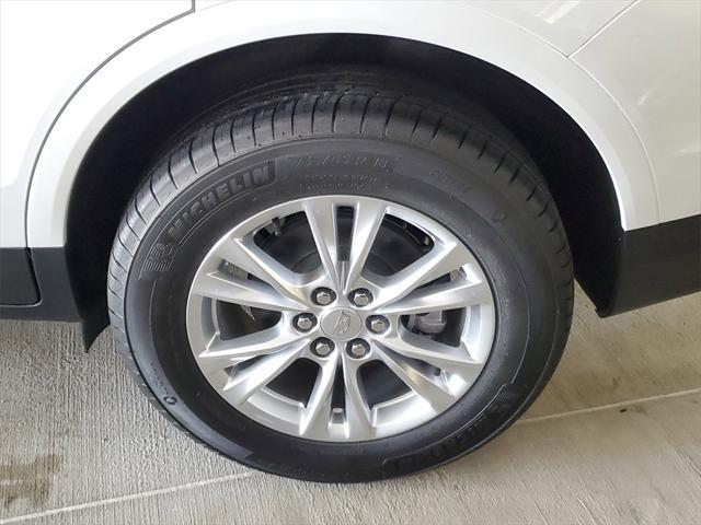 Photo of 2025 Crystal White Tricoat Cadillac XT5