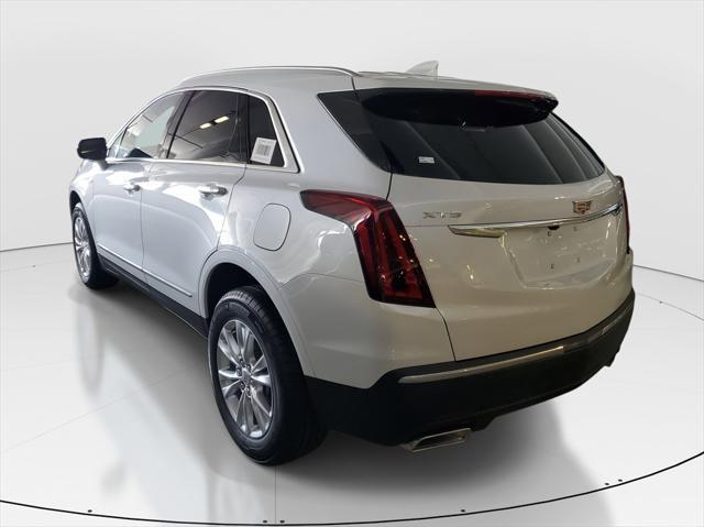 Photo of 2025 Crystal White Tricoat Cadillac XT5