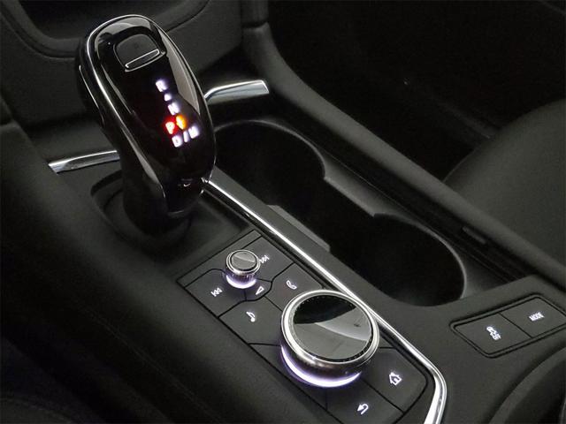 Photo of 2025 Crystal White Tricoat Cadillac XT5