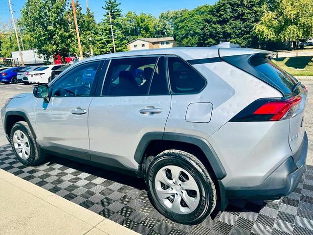 Photo of 2023 Silver Sky Metallic Toyota RAV4