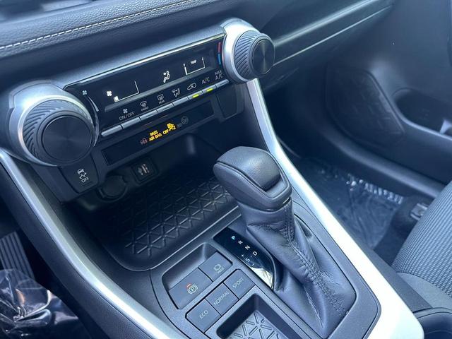 Photo of 2023 Silver Sky Metallic Toyota RAV4