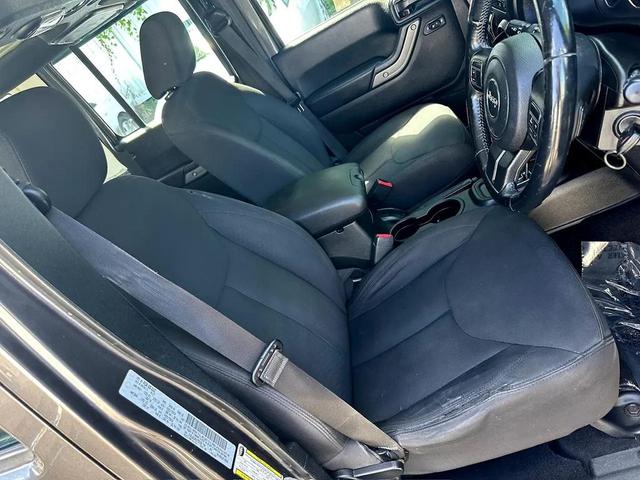 Photo of 2017 Gray Jeep Wrangler Unlimited