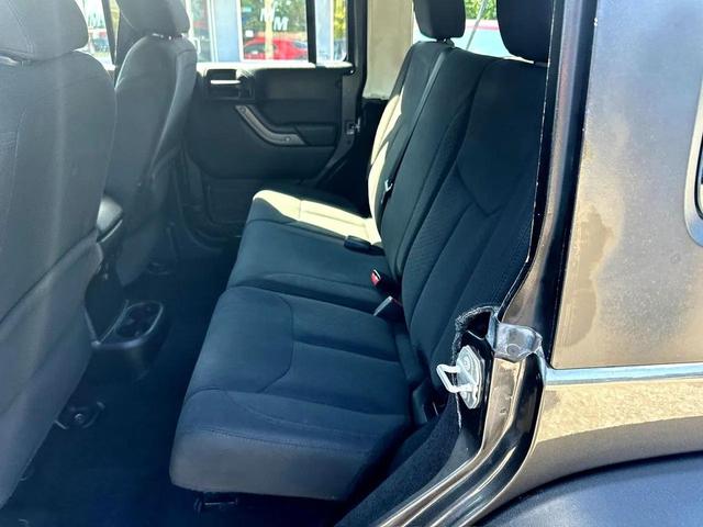 Photo of 2017 Gray Jeep Wrangler Unlimited