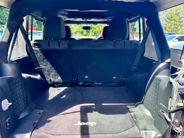 Photo of 2017 Gray Jeep Wrangler Unlimited