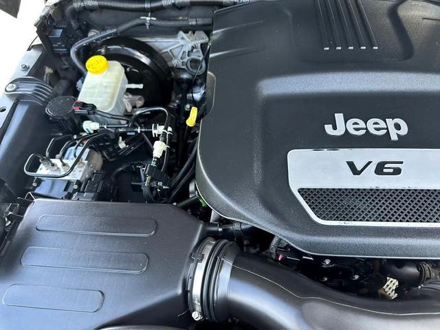 Photo of 2017 Gray Jeep Wrangler Unlimited