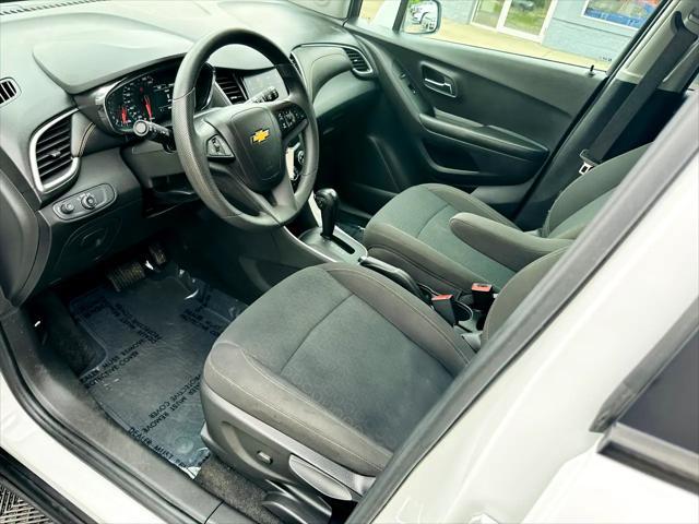 Photo of 2022 Summit White Chevrolet Trax