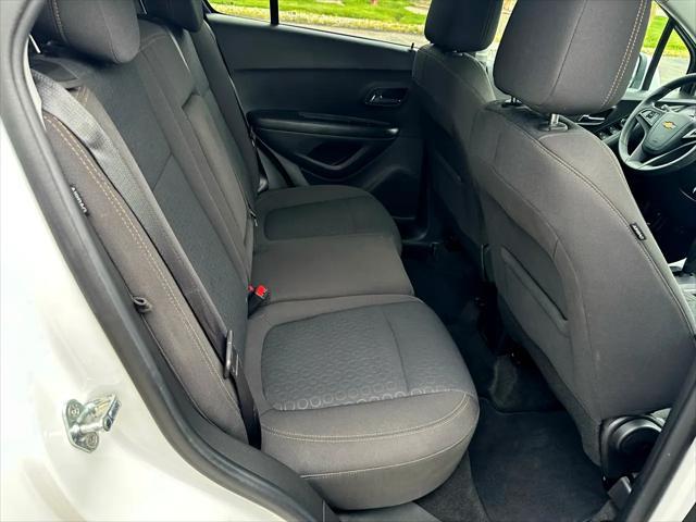 Photo of 2022 Summit White Chevrolet Trax
