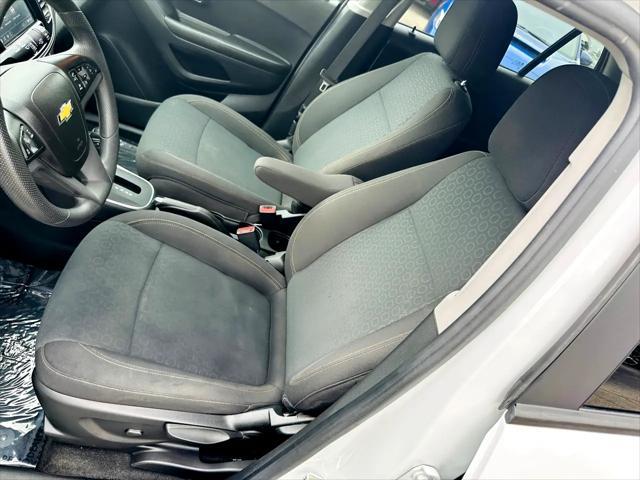 Photo of 2022 Summit White Chevrolet Trax