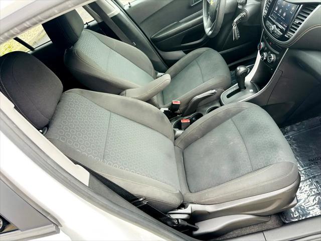 Photo of 2022 Summit White Chevrolet Trax