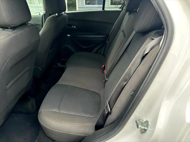 Photo of 2022 Summit White Chevrolet Trax