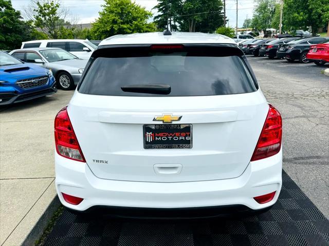 Photo of 2022 Summit White Chevrolet Trax