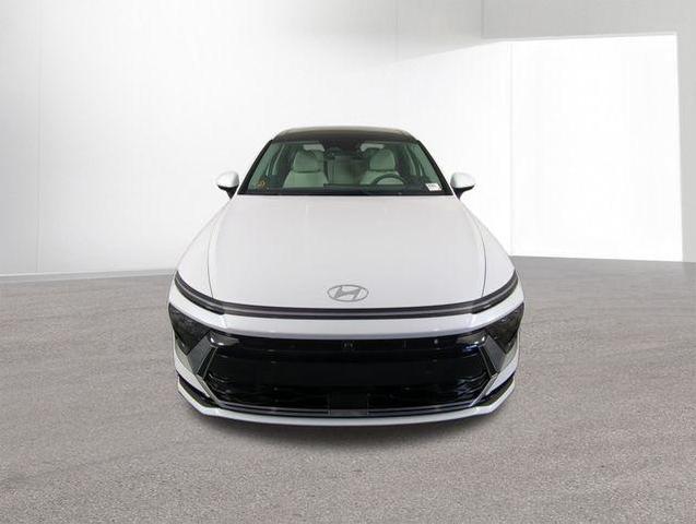 Photo of 2025 White Hyundai SONATA Hybrid